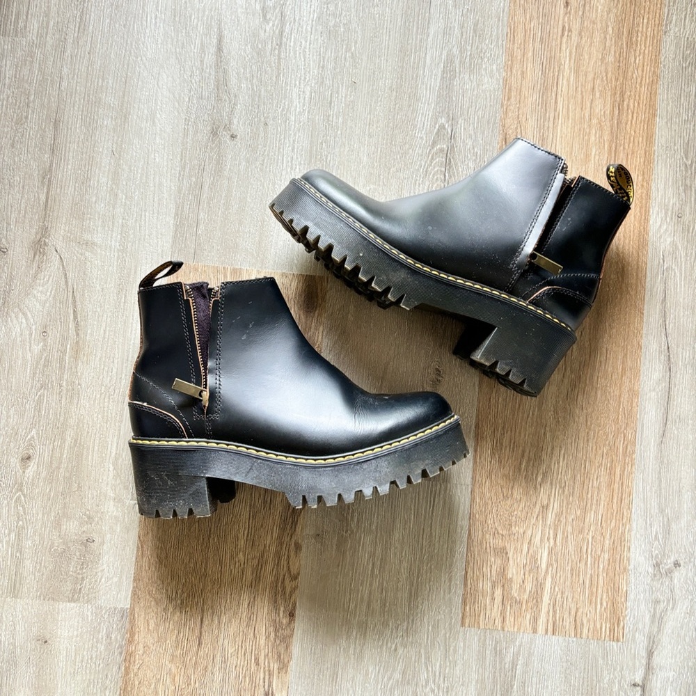 Doc Martens Platform Chelsea Boot
ROMETTY WYOMING LEATHER PLATFORM CHELSEA BOOTS